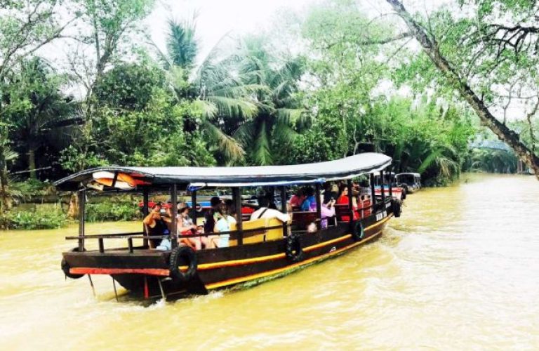 Tàu đi Cù Lao